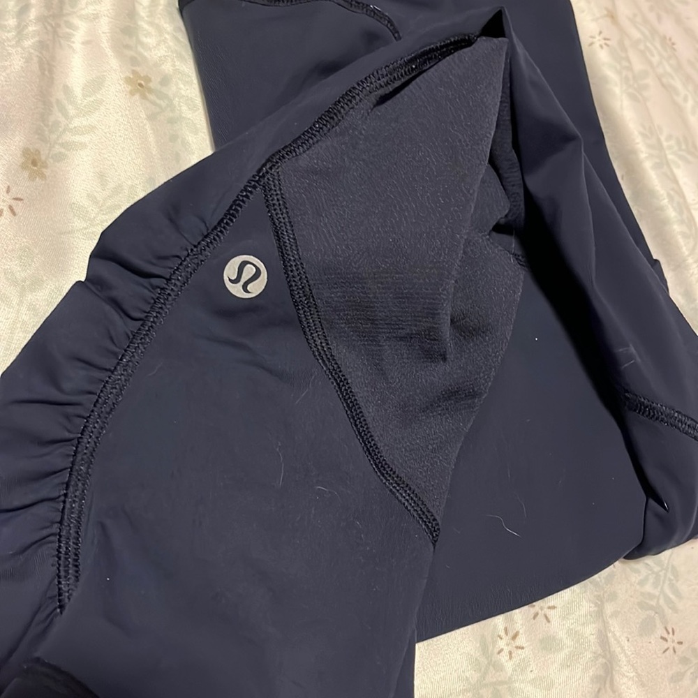 LULULEMON Women size 8 navy Speed Tight IV